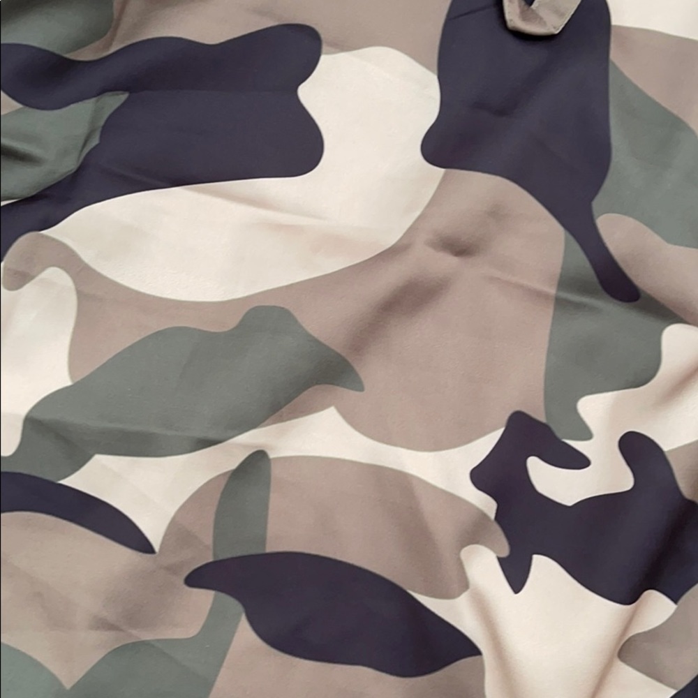 Camo..Camouflage Top - Picture 5 of 6